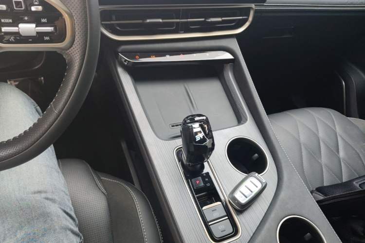 Used JETOUR Shanhai L9 2024 1.5TD 2DHT Pro 7-Seater Gear Lever