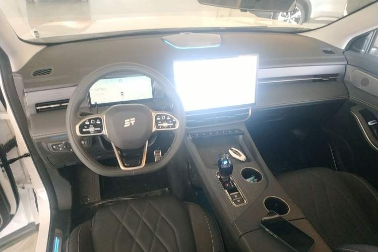 Used JETOUR Shanhai L9 2024 1.5TD 2DHT Air 7-Seater Interior 2