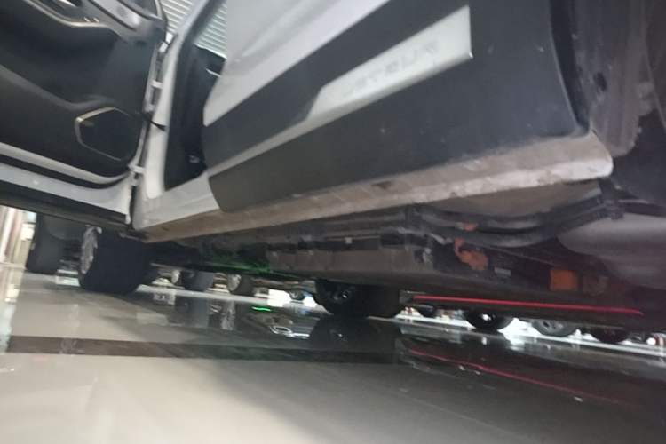 Used JETOUR Shanhai L9 2024 1.5TD 2DHT Air 5-Seater Left Side Sill