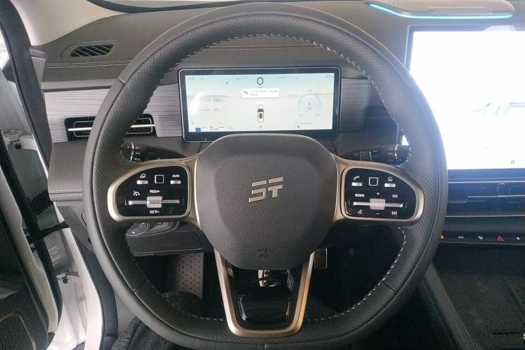 Used JETOUR Shanhai L9 2024 1.5TD 2DHT Air 7-Seater Steering Wheel