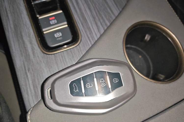 Used JETOUR Shanhai L9 2024 1.5TD 2DHT Air 7-Seater Vehicle Key