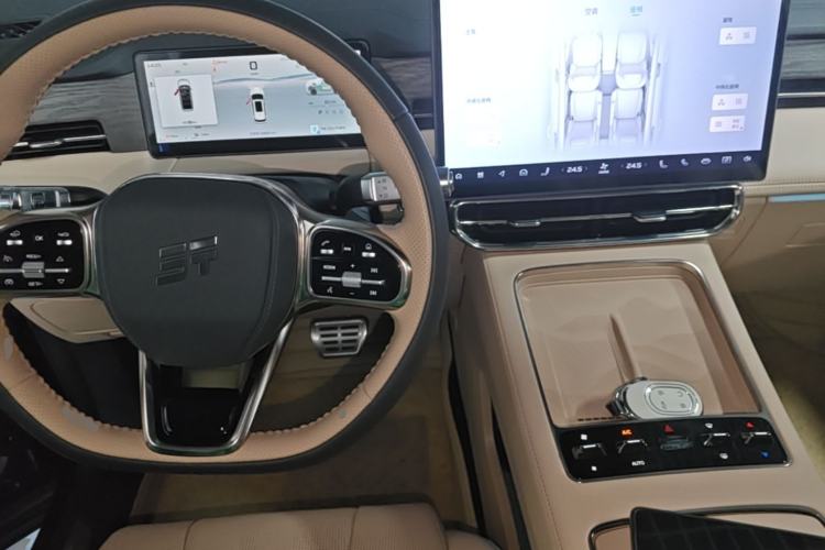 Used JETOUR Shanhai L9 2025 1.5TD 2DHT Luxury Edition 6-Seater Center Console