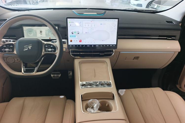 Used JETOUR Shanhai L9 2025 1.5TD 2DHT Luxury Edition 6-Seater Center Console