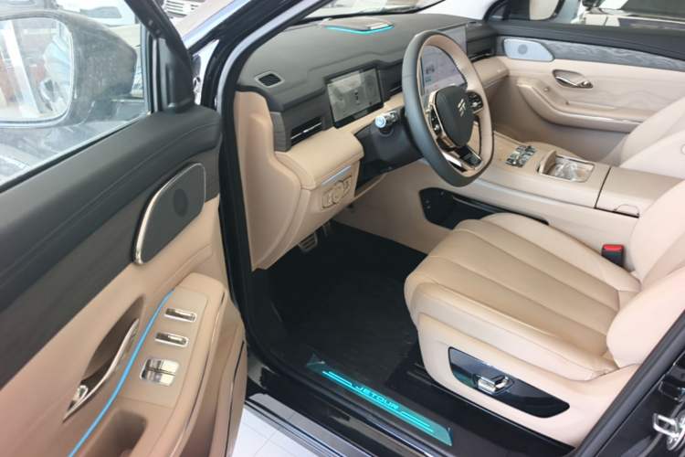 Used JETOUR Shanhai L9 2025 1.5TD 2DHT Luxury Edition 6-Seater Driver Seat