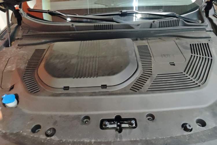 Used JETOUR Shanhai L9 2025 1.5TD 2DHT Flagship Edition 6 Seats Engine Bay