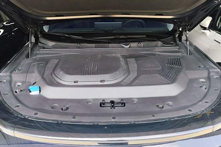 Used JETOUR Shanhai L9 2025 1.5TD 2DHT Luxury Edition 6-Seater Engine Bay