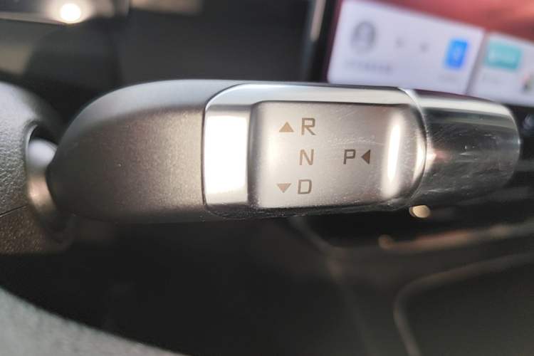 Used JETOUR Shanhai L9 2025 1.5TD 2DHT Luxury Edition 6-Seater Gear Lever