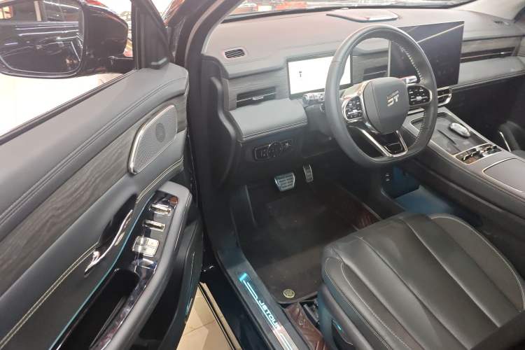 Used JETOUR Shanhai L9 2025 1.5TD 2DHT Flagship Edition 6 Seats Interior 3