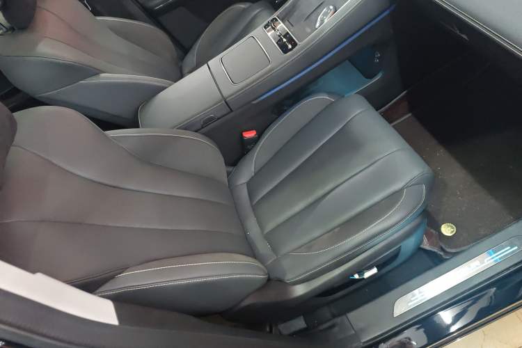 Used JETOUR Shanhai L9 2025 1.5TD 2DHT Flagship Edition 6 Seats Right Front Seat