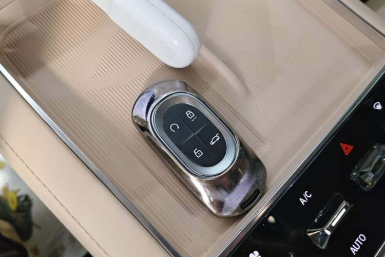 Used JETOUR Shanhai L9 2025 1.5TD 2DHT Luxury Edition 6-Seater Vehicle Key