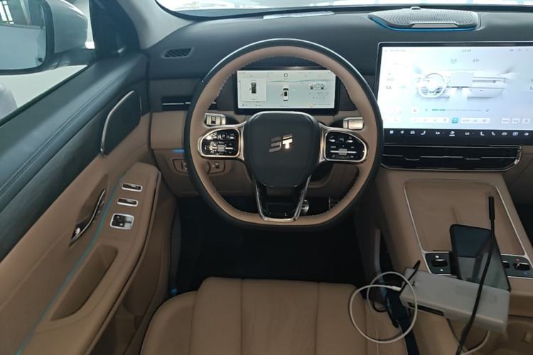 Used JETOUR Shanhai L9 2025 1.5TD 2DHT Flagship Edition 6 Seats Steering Wheel