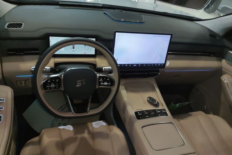 Used JETOUR Shanhai L9 2025 1.5TD 2DHT Flagship Edition 6 Seats Center Console