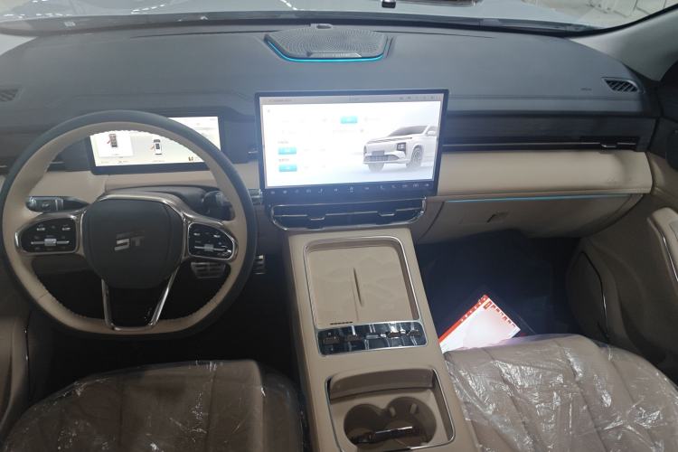 Used JETOUR Shanhai L9 2025 1.5TD 2DHT Luxury Edition 6-Seater Center Console