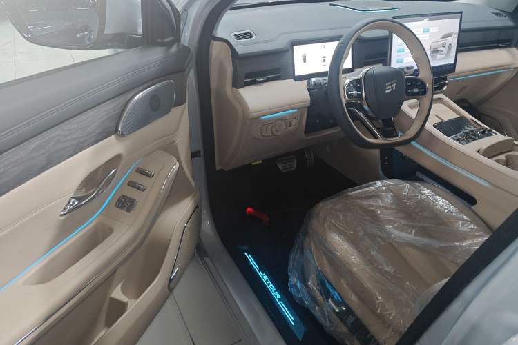 Used JETOUR Shanhai L9 2025 1.5TD 2DHT Luxury Edition 6-Seater Driver Seat