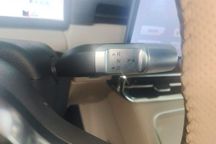Used JETOUR Shanhai L9 2025 1.5TD 2DHT Flagship Edition 6 Seats Gear Lever