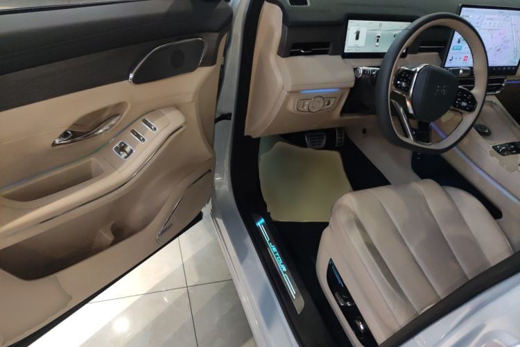 Used JETOUR Shanhai L9 2025 1.5TD 2DHT Flagship Edition 6 Seats Interior 3
