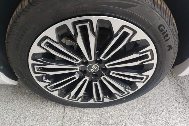 Used JETOUR Shanhai L9 2025 1.5TD 2DHT Flagship Edition 6 Seats Left Front Wheel Hub