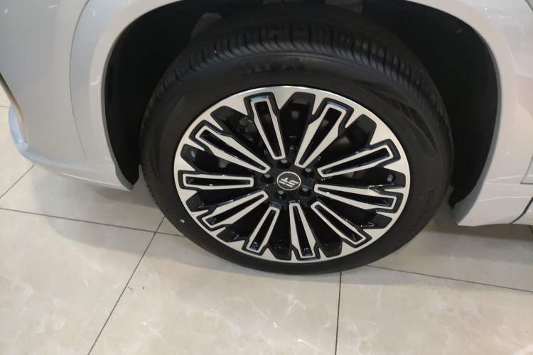 Used JETOUR Shanhai L9 2025 1.5TD 2DHT Flagship Edition 6 Seats Left Front Wheel Hub