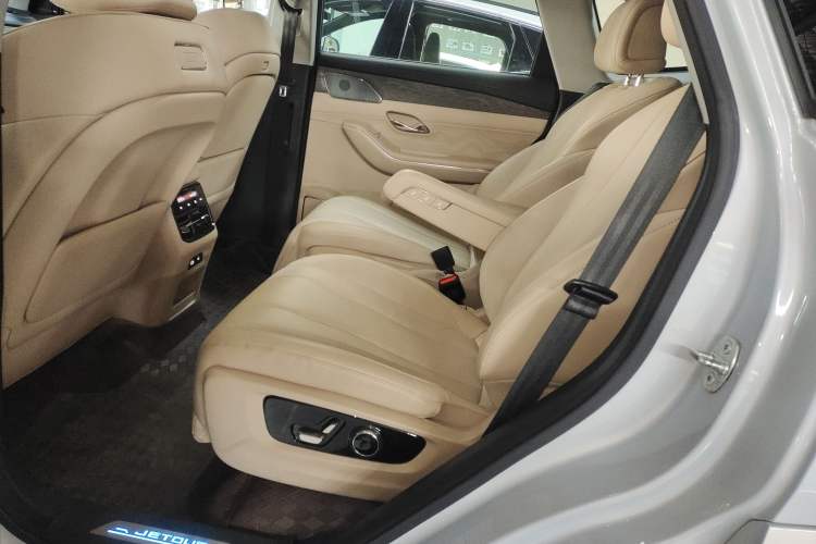 Used JETOUR Shanhai L9 2025 1.5TD 2DHT Flagship Edition 6 Seats Left Rear Seat