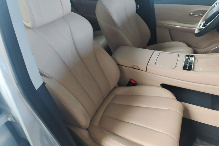 Used JETOUR Shanhai L9 2025 1.5TD 2DHT Flagship Edition 6 Seats Right Front Seat