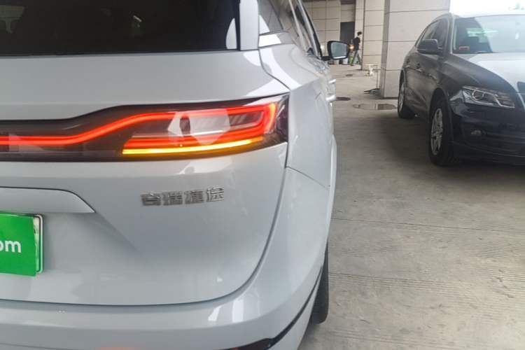 Used JETOUR Shanhai L9 2025 1.5TD 2DHT Flagship Edition 6 Seats Right Rear Taillight