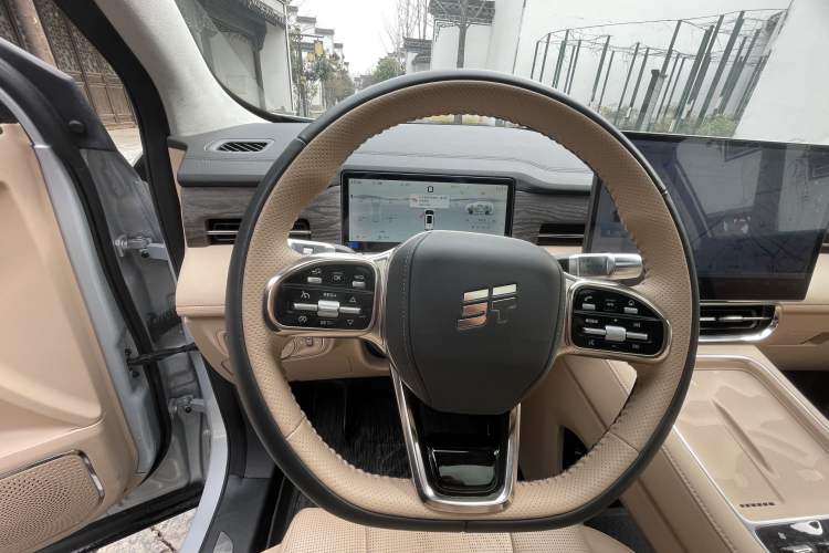 Used JETOUR Shanhai L9 2025 1.5TD 2DHT Flagship Edition 6 Seats Steering Wheel