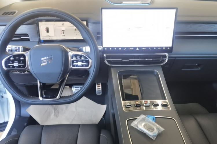 Used JETOUR Shanhai L9 2025 1.5TD 2DHT Luxury Edition 6-Seater Center Console