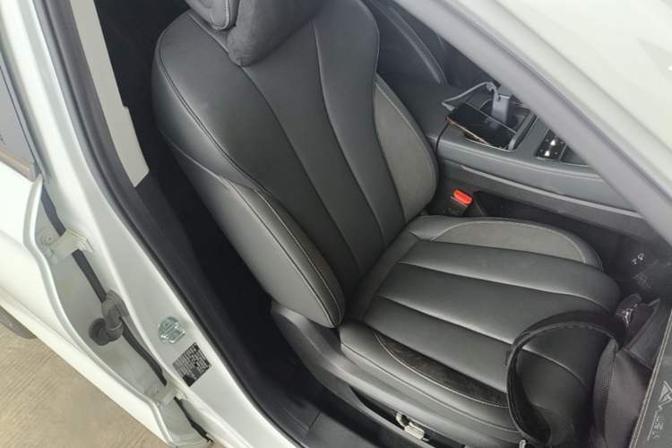Used JETOUR Shanhai L9 2025 1.5TD 2DHT Flagship Edition 6 Seats Right Front Seat