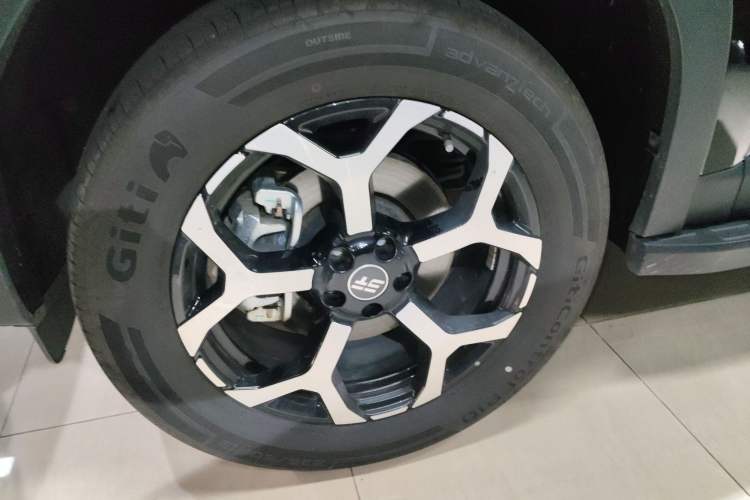 Used JETOUR Shanhai T1 2025 150 km Heading South Left Front Wheel Hub
