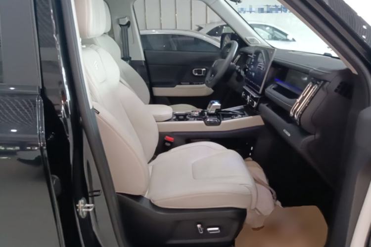 Used JETOUR Shanhai T1 2025 150 km Heading South Right Front Seat