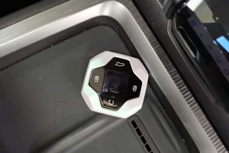 Used JETOUR Shanhai T1 2025 150 km to the Lake Vehicle Key