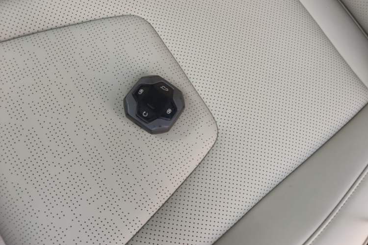 Used JETOUR Shanhai T1 2025 150 km to the Lake Vehicle Key