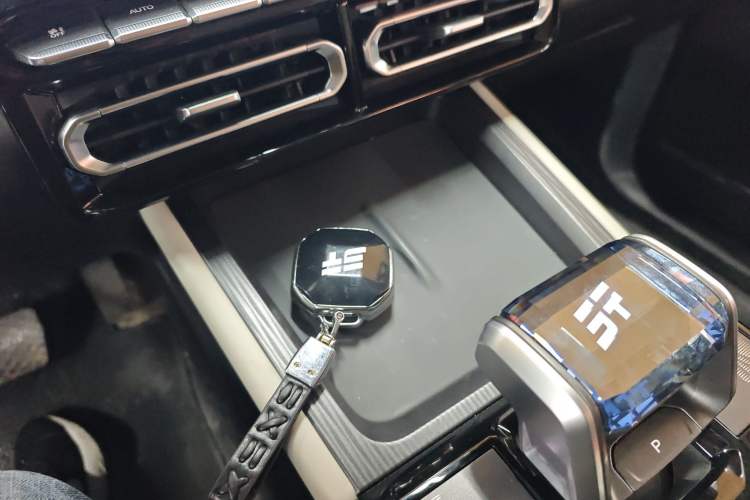 Used JETOUR Shanhai T1 2025 150 km to the Lake Interior 1