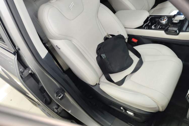 Used JETOUR Shanhai T1 2025 150 km Heading South Right Front Seat