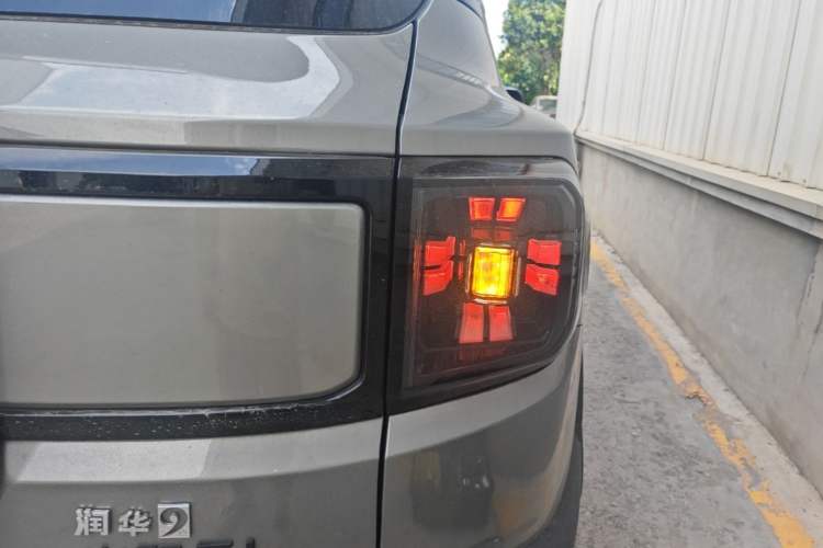 Used JETOUR Shanhai T1 2025 150 km Heading South Right Rear Taillight
