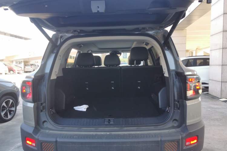 Used JETOUR Shanhai T1 2025 150 km Heading South Trunk