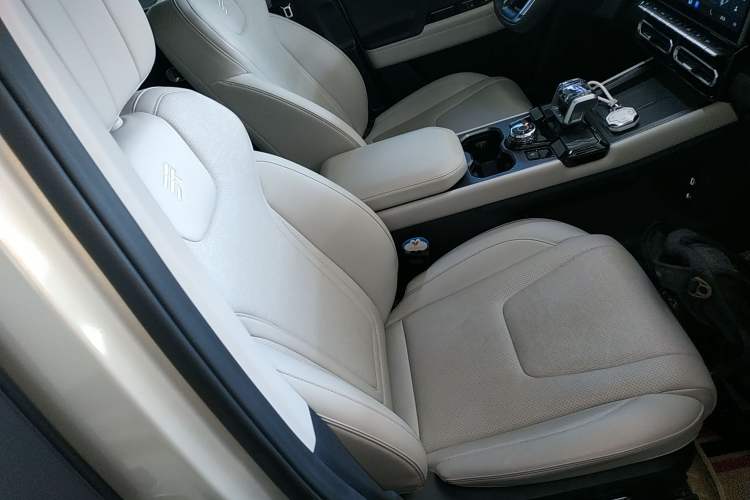Used JETOUR Shanhai T1 2025 150 km Heading South Right Front Seat