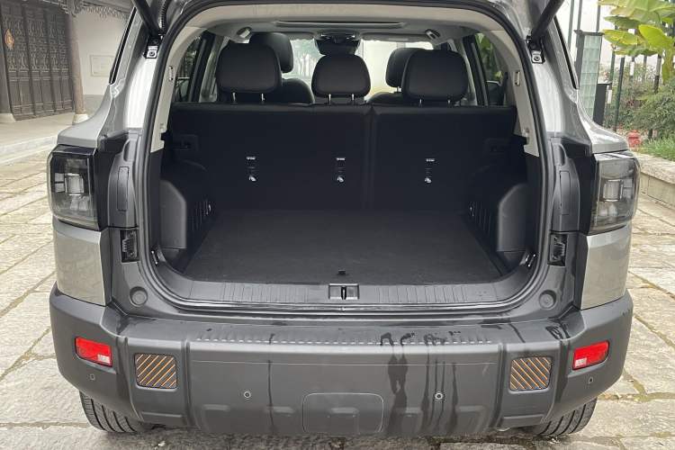 Used JETOUR Shanhai T1 2025 150 km Heading South Trunk