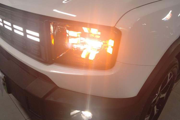 Used JETOUR Shanhai T1 2025 150 km Heading South Left Front Headlight