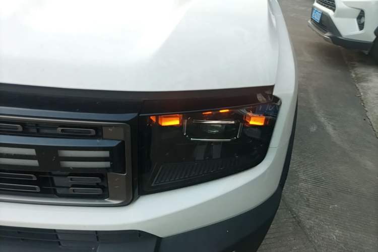 Used JETOUR Shanhai T1 2025 150 km Heading South Left Front Headlight