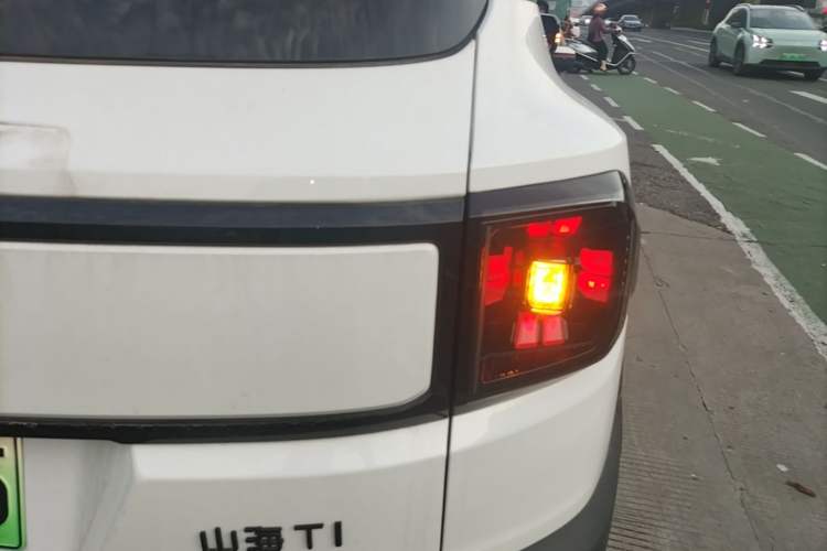 Used JETOUR Shanhai T1 2025 150 km Heading South Right Rear Taillight