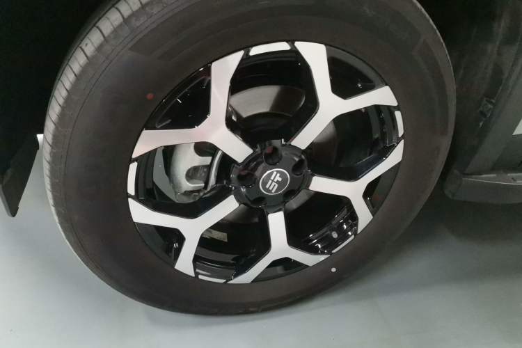 Used JETOUR Shanhai T1 2025 150 km Heading South Left Front Wheel Hub