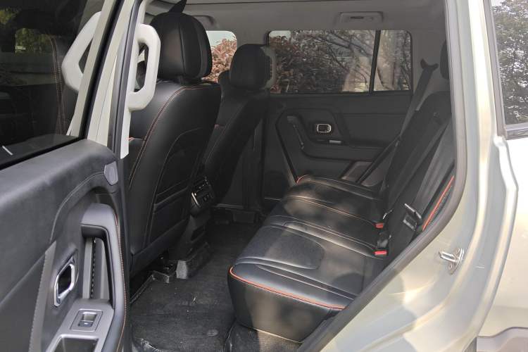 Used JETOUR Shanhai T1 2025 150 km Heading South Left Rear Seat