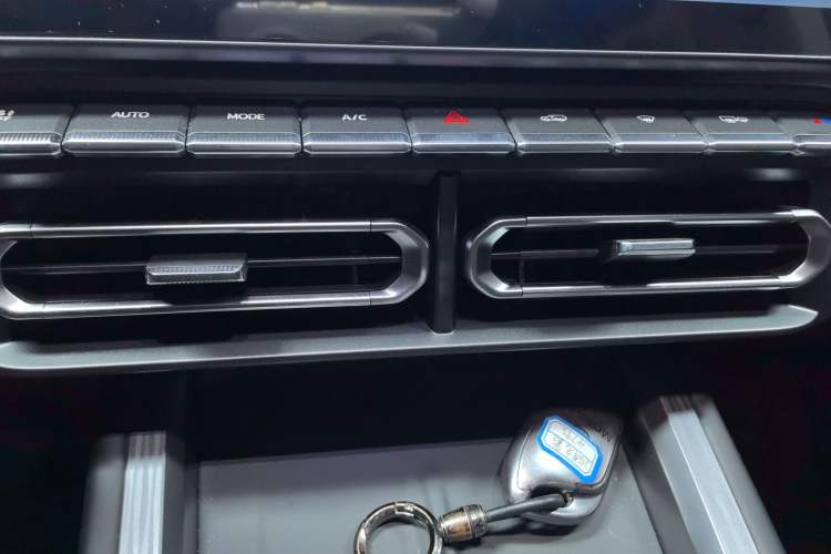 Used JETOUR Shanhai T1 2025 Model 150km Exploration Audio And AC Panel