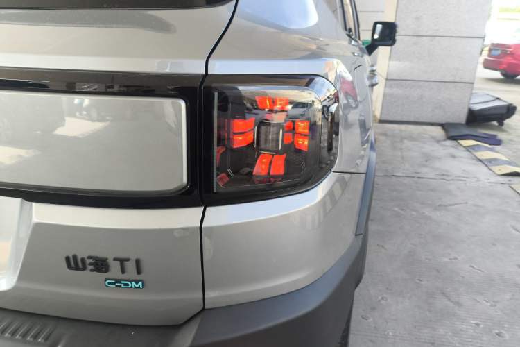 Used JETOUR Shanhai T1 2025 Model 220km XWD Conquest Right Rear Taillight
