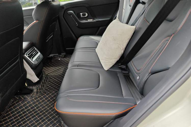 Used JETOUR Shanhai T1 2025 Model 147km Four-Wheel-Drive Exploration Left Rear Seat
