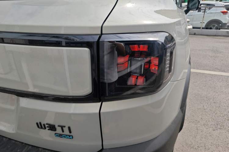 Used JETOUR Shanhai T1 2025 Model 147km Four-Wheel-Drive Exploration Right Rear Taillight