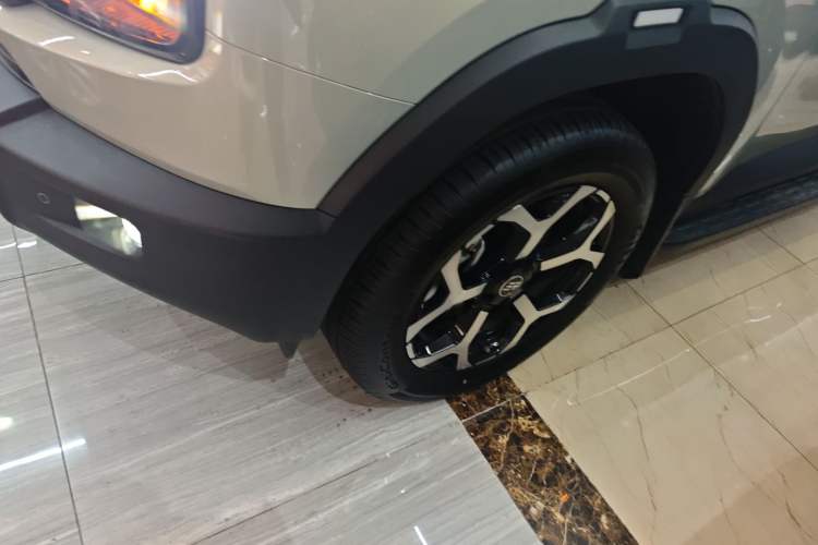 Used JETOUR Shanhai T1 2025 150 km to the Lake Left Front Wheel Hub