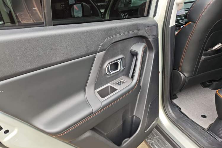 Used JETOUR Shanhai T1 2025 150 km Heading South Left Rear Door Interior