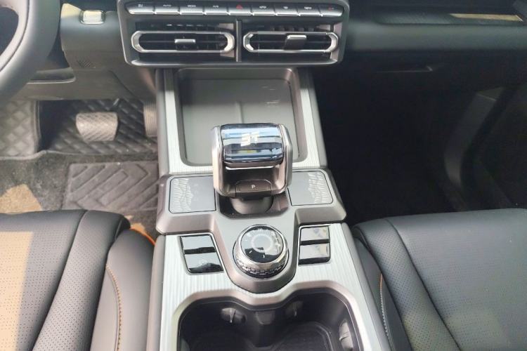 Used JETOUR Shanhai T1 2025 150 km to the Lake Interior 4